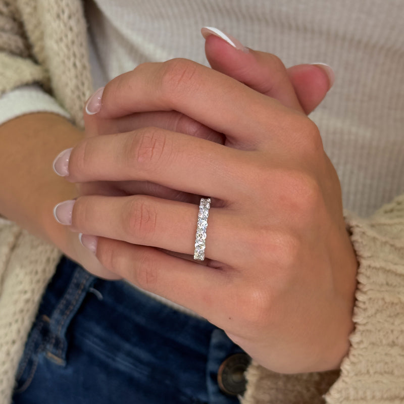 White Gold Classic Shared Prong Band (1ctw)